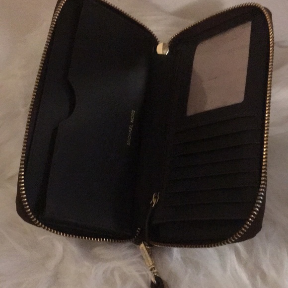 Michael Kors wallet - Picture 2 of 4